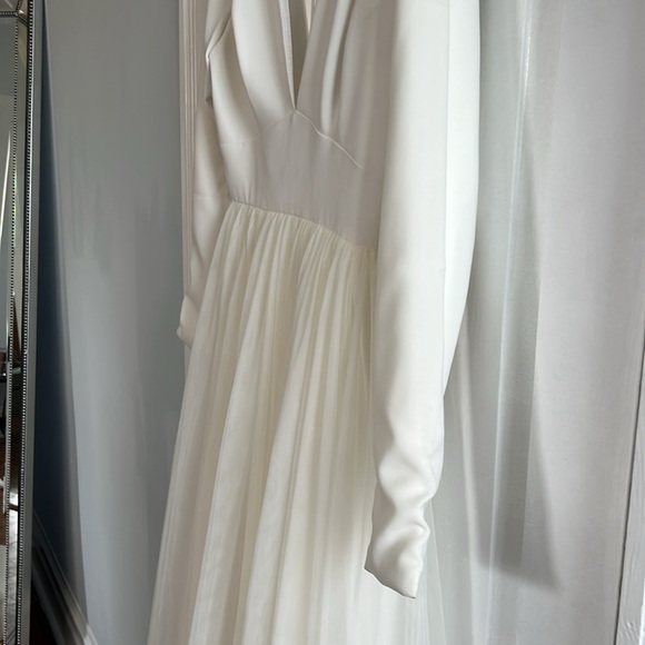 Elegant White V-Neck Ling Sleeve Wedding Dress. New, never worn! - Picture 5 of 5